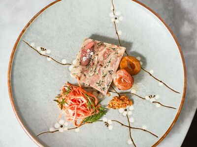 E. STREET Bar & Grill