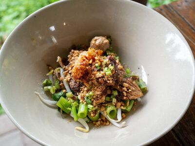 Nai Khlong Boat Noodles