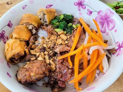 Bún Thịt Nướng Hoàng Văn
