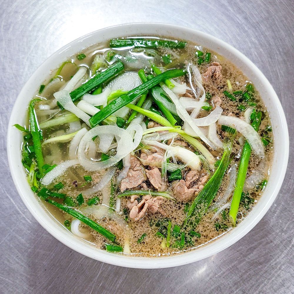 Phở bò Phú Gia by michelin.com