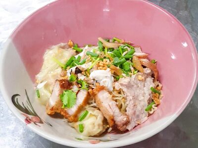 Bunloet (Pom Prap Sattru Phai)