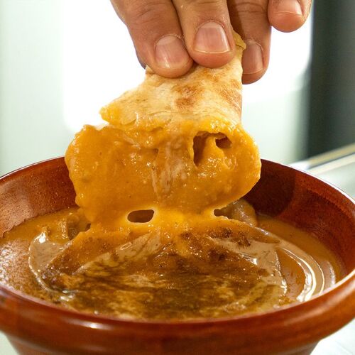 food 现烤 Tamees 饼与蘸料