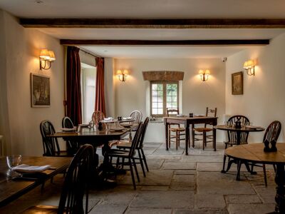 The Three Horseshoes