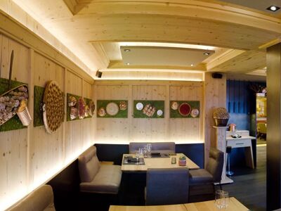 Leos by Stephan Brandl