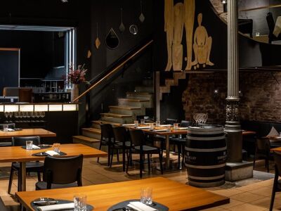 ROTER HAHN by Maximilian Schmidt