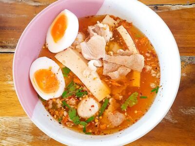 Khun Jaeng Guay Tiew Pak Mor Kao Wang