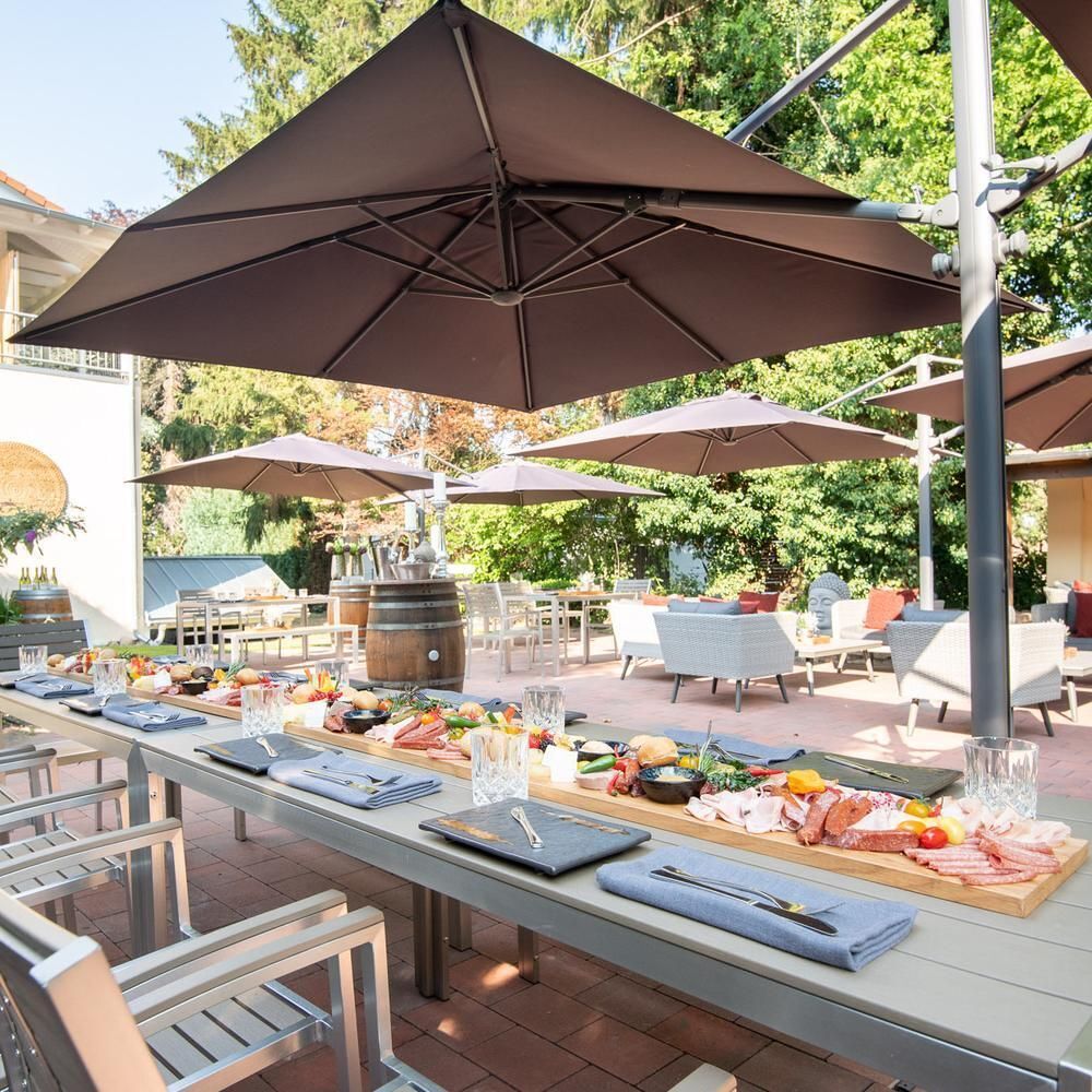 Restaurant Max'es by michelin.com