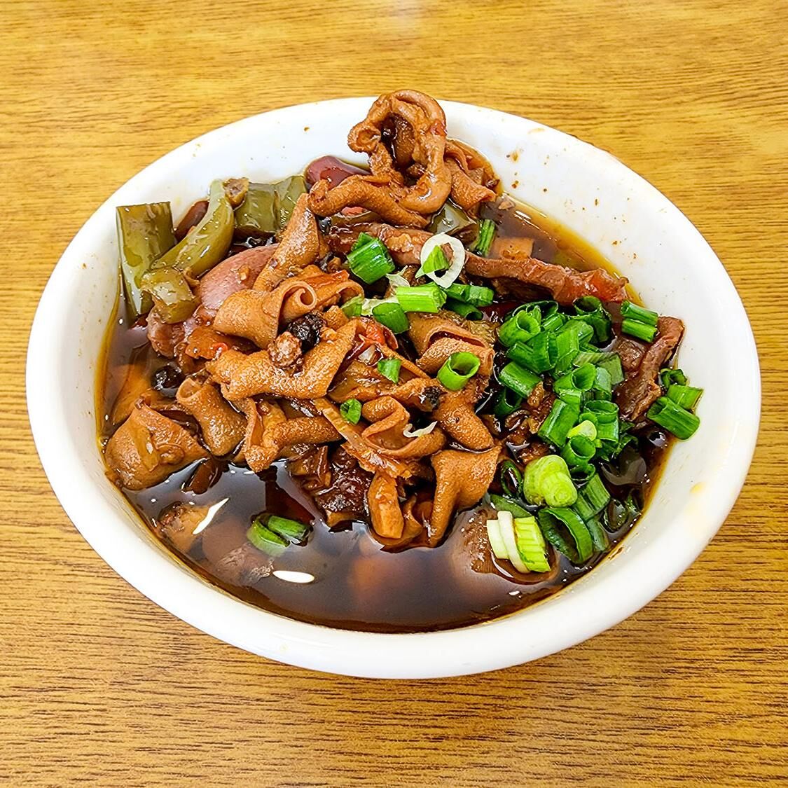 成都特色“铺盖面”，从街边小馆到米其林上榜餐厅，情怀与味道并存！_美食_北大_老外