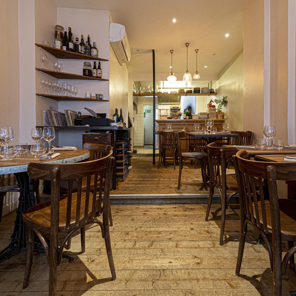 Aux Plumes Paris a MICHELIN Guide Restaurant