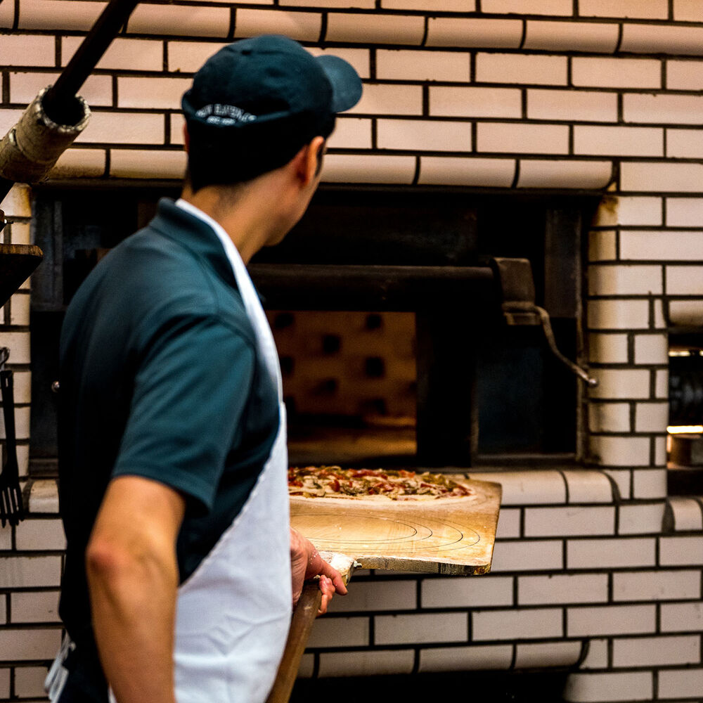 Frank Pepe Pizzeria Napoletana Yonkers a MICHELIN Guide Restaurant
