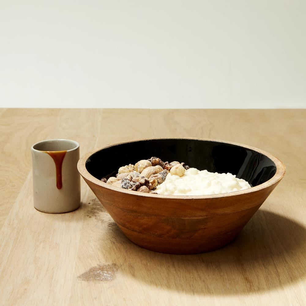 A petite jug of caramel takes riz au lait à la vanille to the next level. (©Thomas Dhellemmes, Les Petits Parisiens)