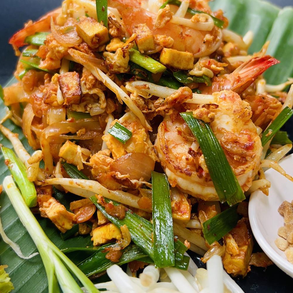 Stir Fried Shrimp with Curry Powder - Riverside Thai Cooking