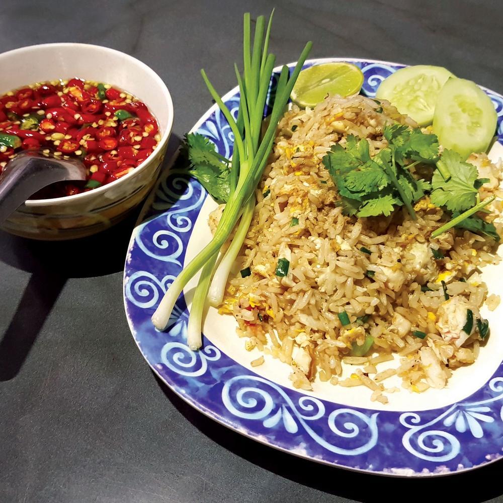 Woeng Nakhon Khasem Noodles - Khao Phad Pu Chang Phueak