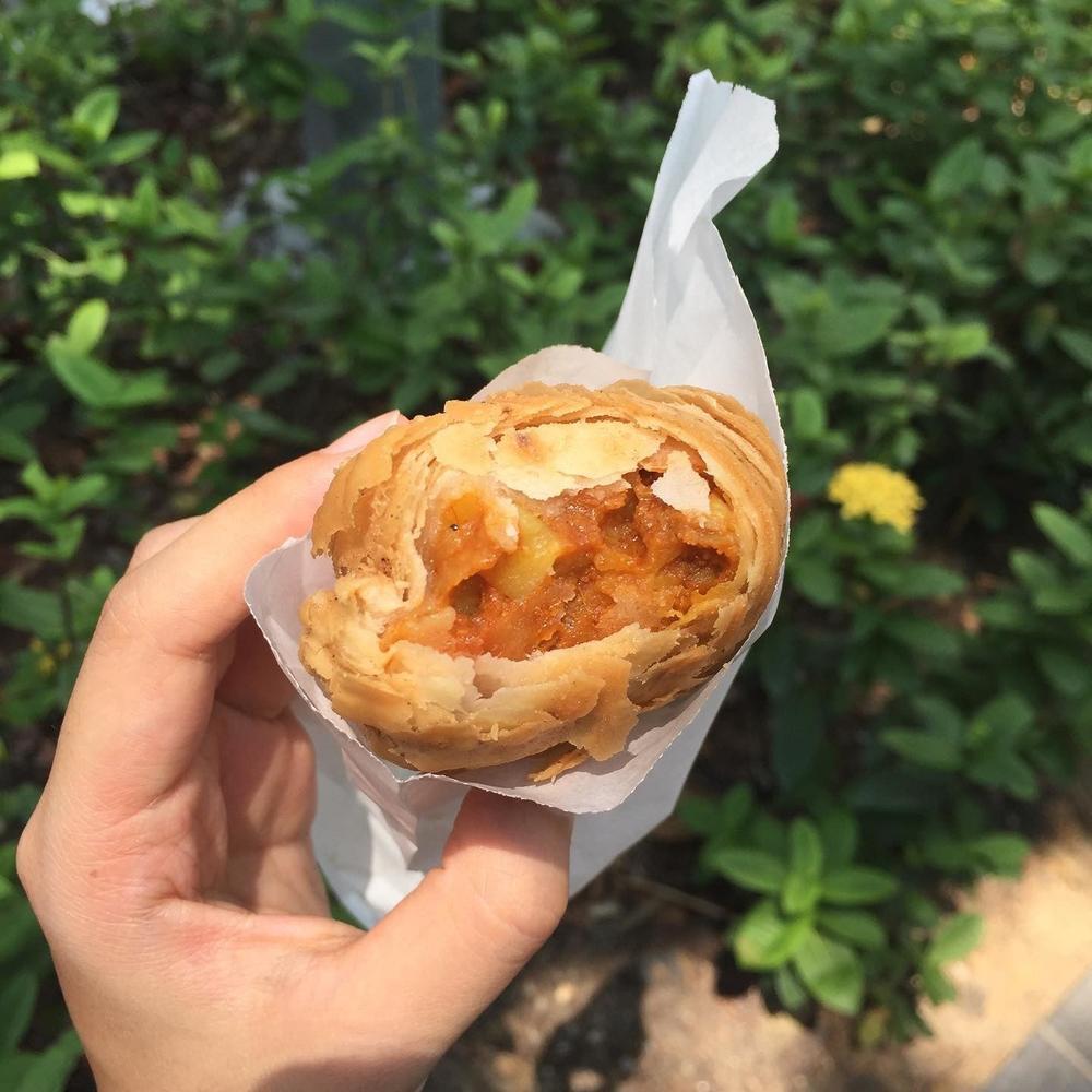 J2 Famous Crispy Curry Puff – Singapore - a MICHELIN Guide Restaurant