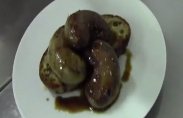 Devilled kidneys on toast