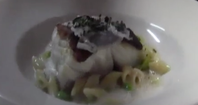 Cabillaud rôti, risotto de pâtes aux fèves et émulsion sarriette