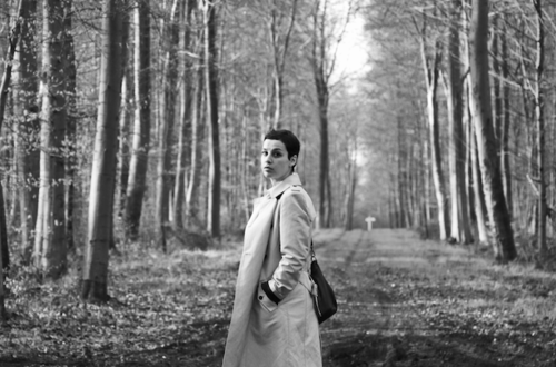 10_11_22_487_nora_bouazzouni_cheffe_de_bande.png