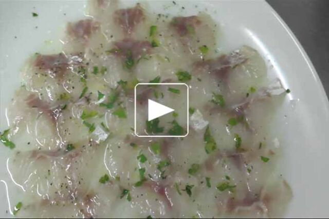 Carpaccio de bar en bain d'algue