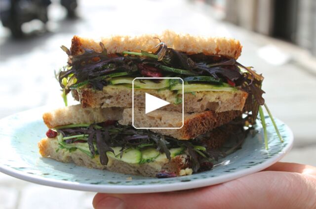 Sandwich houmous, courgette marinée, citronnelle