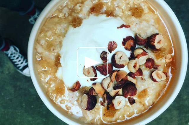 Porridge, miel au yuzu, gingembre confit, noisettes