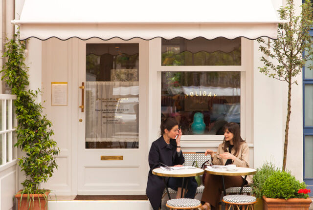 Holiday Café, Paris