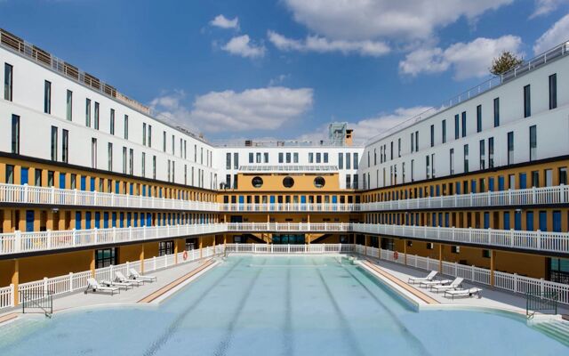 Want to go for a dip? Discover the most beautiful hotel pools in Paris