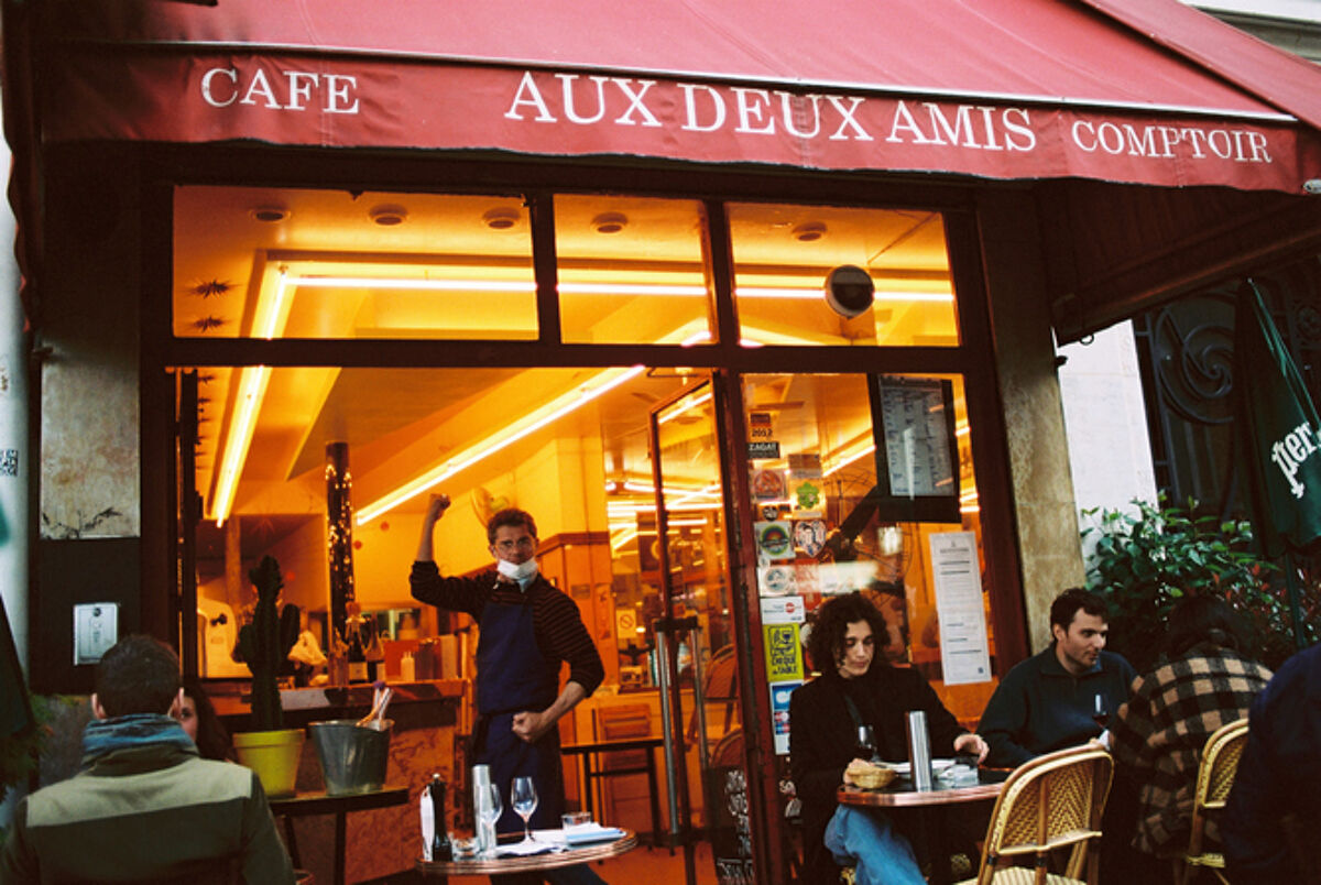 Victoire, la grande libération des terrasses est en marche ! (Aux Deux Amis)