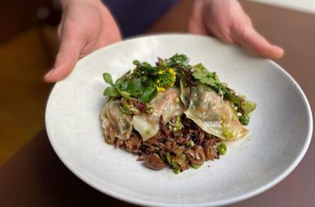 Raviolis au cochon, riz au yuzu kosho et olives Taggiasche