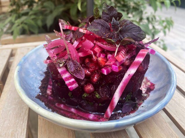 Tartare de thon, betterave, grenade et sumac