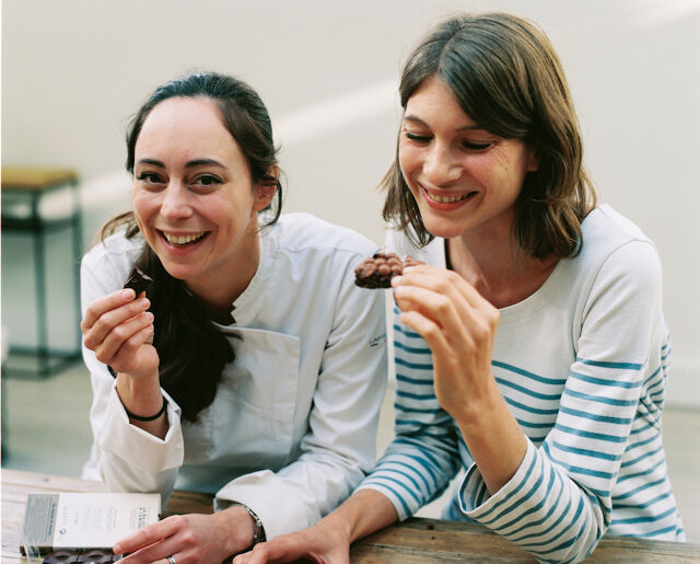 Nina Métayer, Claire Hollender et la révolte des becs sucrés