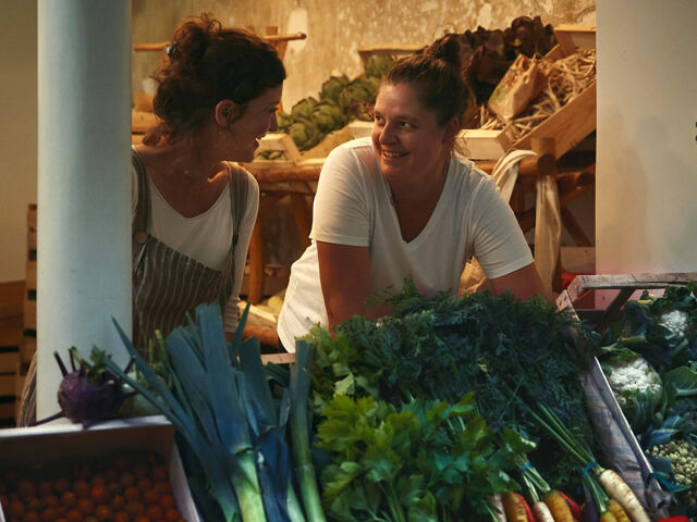 Camille Labro, Chloé Charles et l’école qui régale