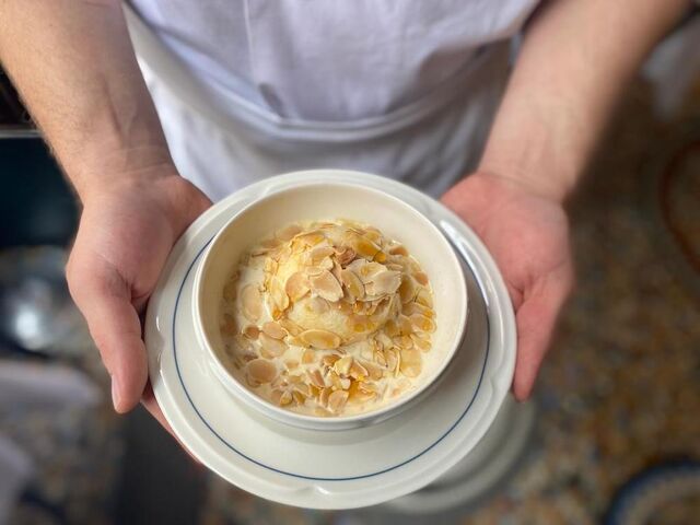 Île flottante, caramel et crème anglaise