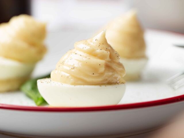 Œufs mayo tradis, au caviar, à l’anguille fumée : nos prévisions (g)astrologiques !