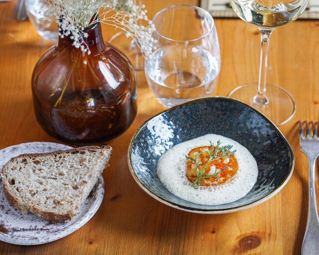 Une table collée aux Basques !