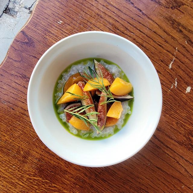 Une cheffe papesse en sa chapelle