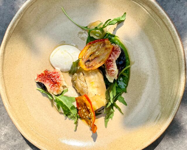 Aubergine fumée, purées de roquette et d’aubergine, aïoli aux amandes