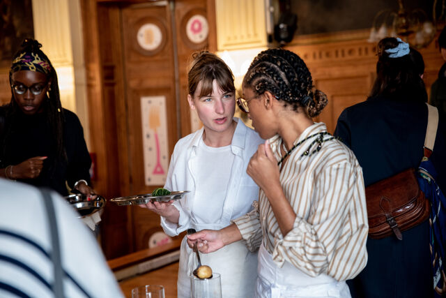 Zélikha Dinga, Monika Varšavskaja et le beau au service du bon