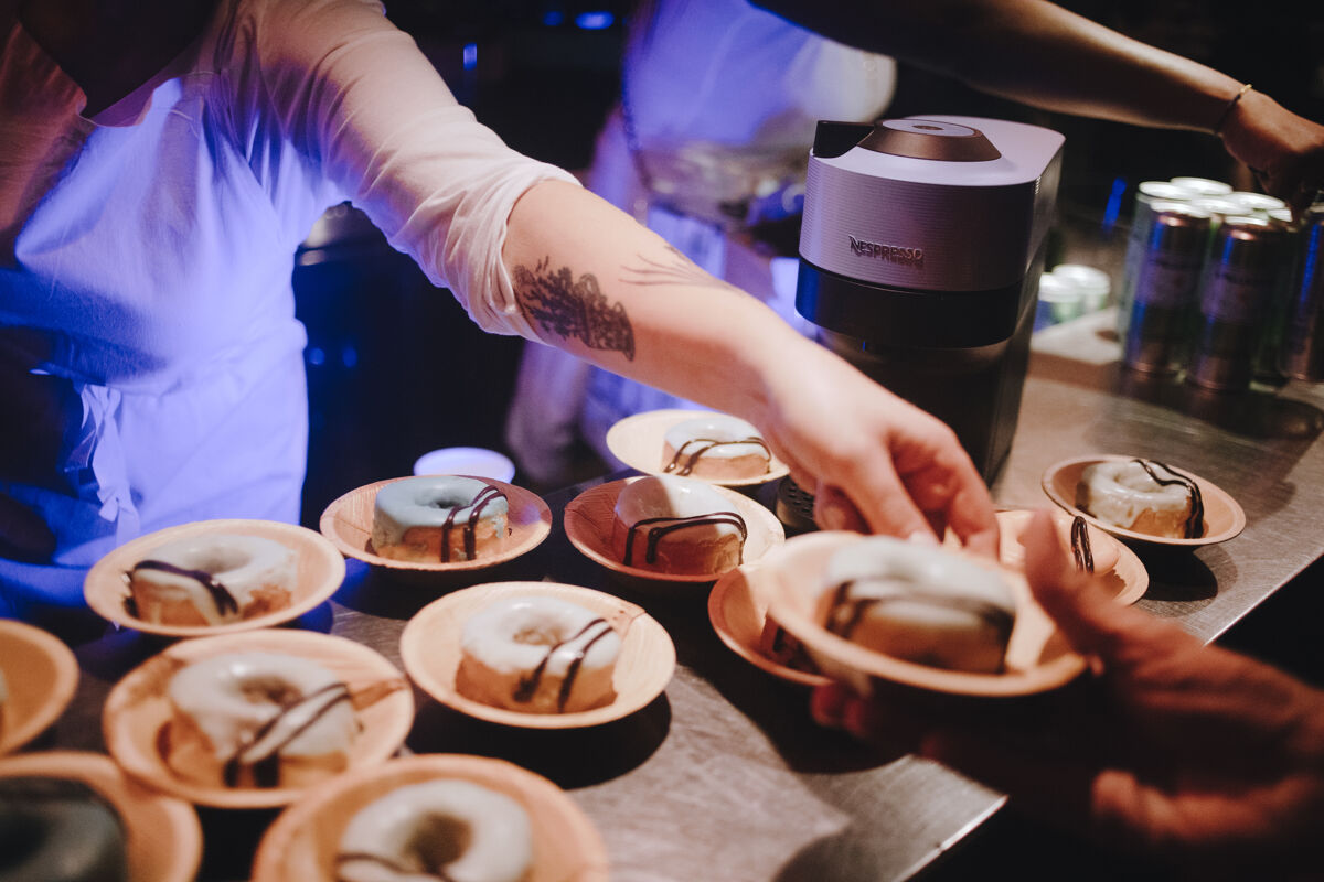 Disco donuts au café Nespresso par Amanda Bankert (Boneshaker Donuts) 