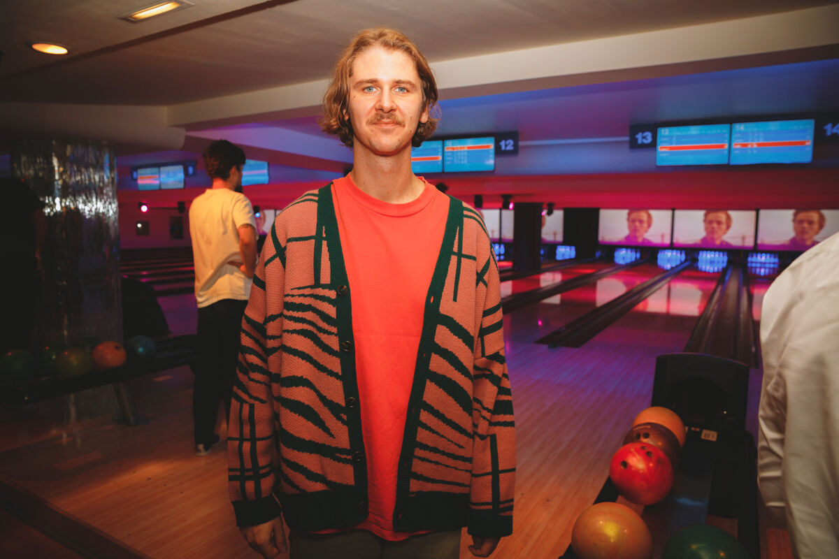 Voyou, entre deux parties de bowling 