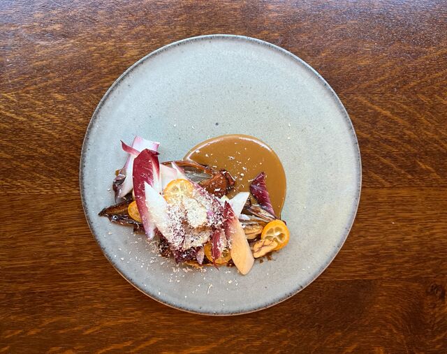 Endives braisées, sauce aux clémentines et pain d’épices