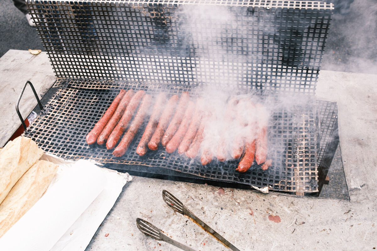 « Ça va chauffer ! » pour ces guezmer en train d'être grillées.