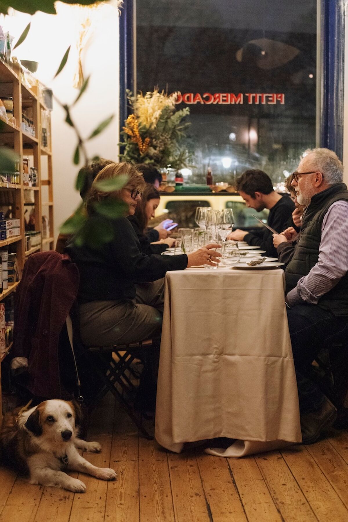 Een volle tafel.