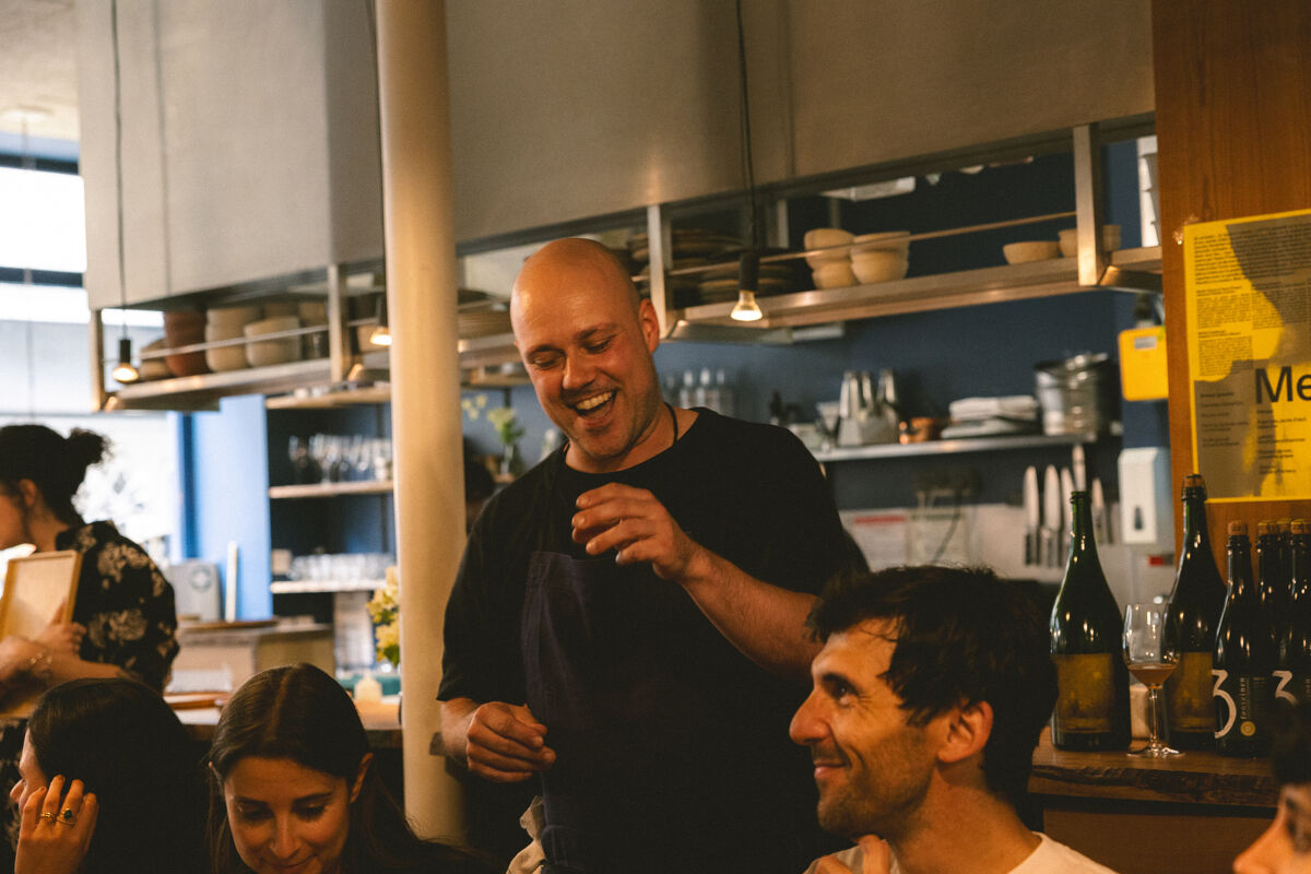 Le chef Martijn Defauw, tout sourire. 