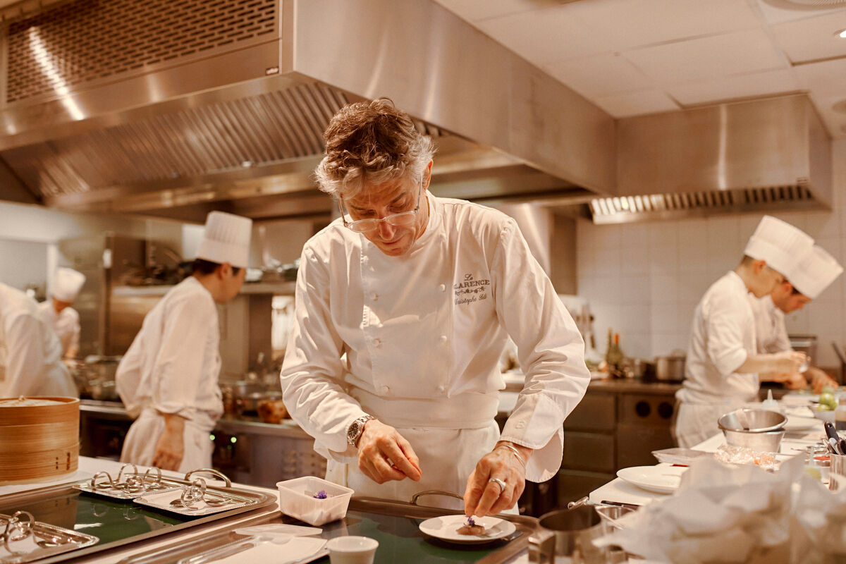 Le chef bijoutier Christophe Pelé et son travail d’orfèvre.