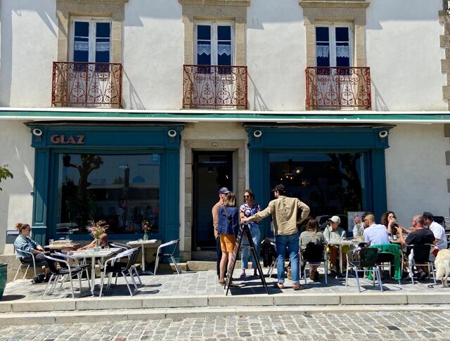 Tendres plats et vins chéris