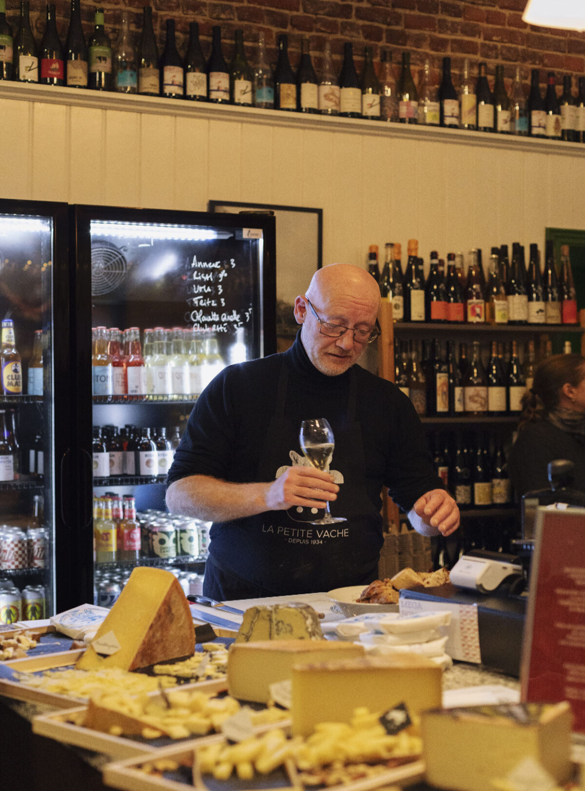 Vue panoramique sur la jolie chaîne de Fromages de Suisse, mis en plateau par La Petite Vache. 