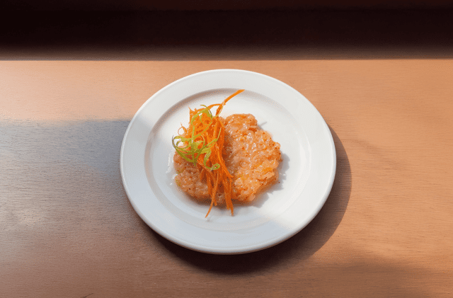 Sériole du Japon, carottes à la fleur d’oranger et vinaigrette à la feuille de figuier