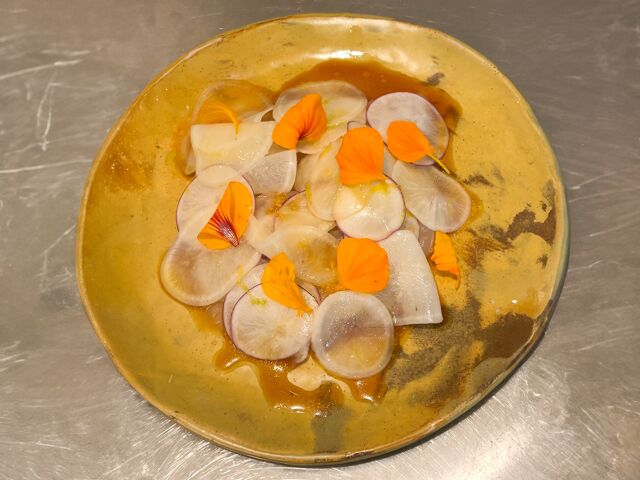 Crudo de poisson et navets à la bergamote