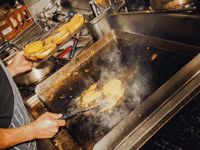 La France des restaurants : liberté, égalité, travailleurs étrangers