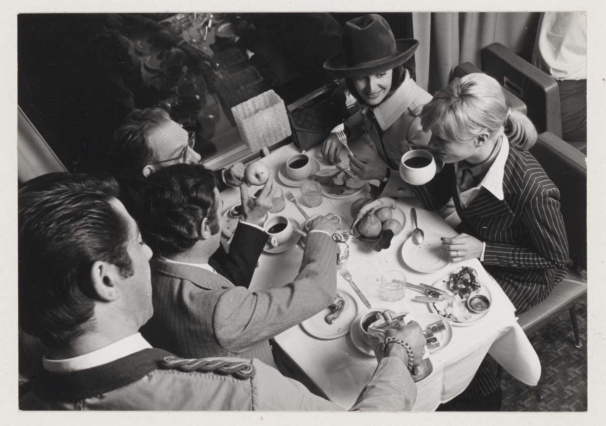 Petit-déjeuner à bord du train Mistral, 1972
